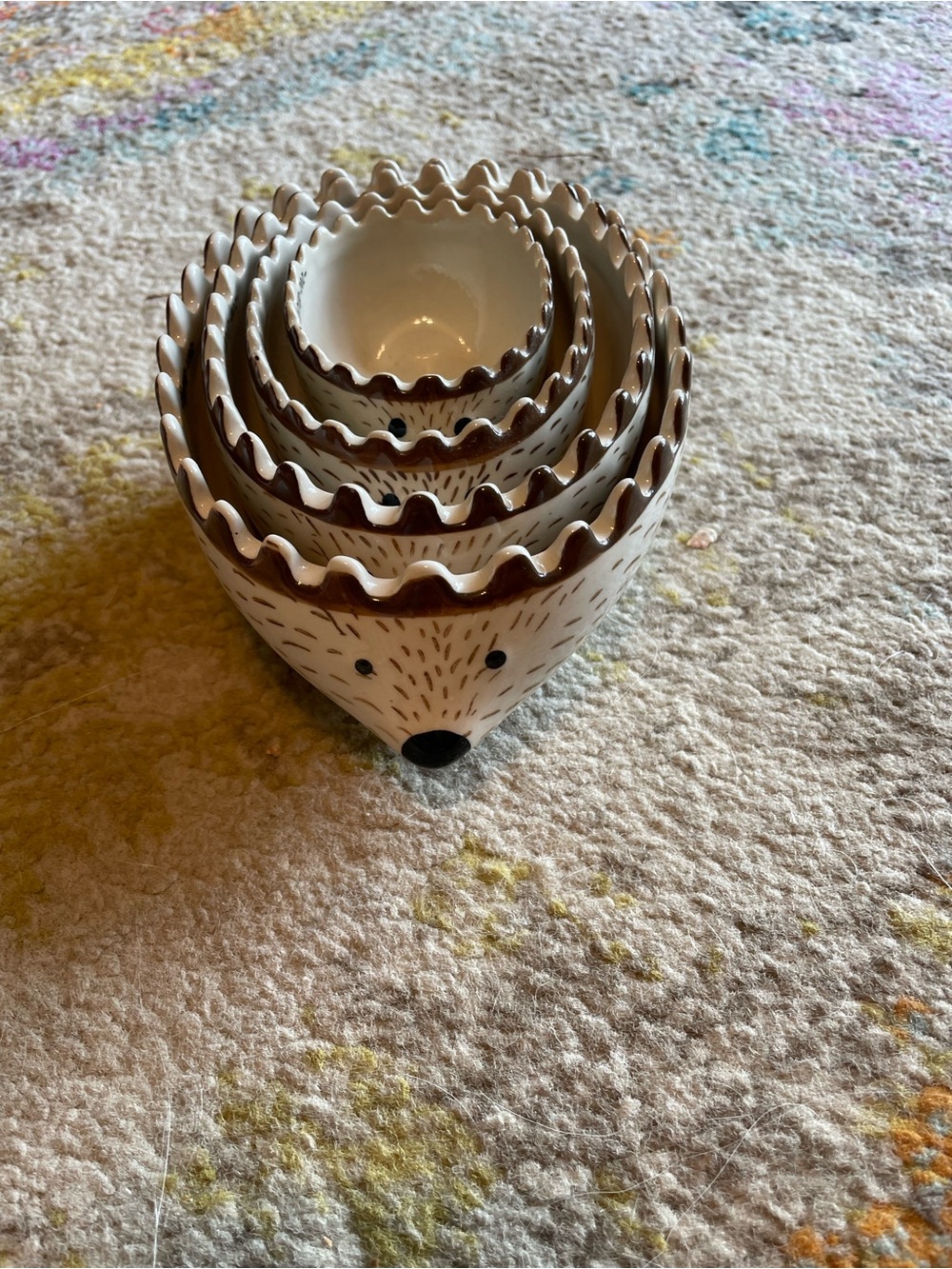 Creative co-op Ceramic Hedgehog Nesting measuring cup bowls White and Brown
